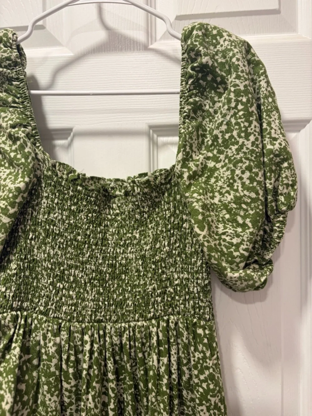 Abercrombie & Fitch Green & Ivory Puff-Sleeve Smocked Maxi Dress - Picture 4 of 8